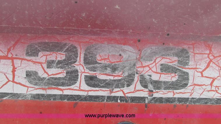 image for item G2315 1993 Massey-Ferguson 393 MFWD tractor