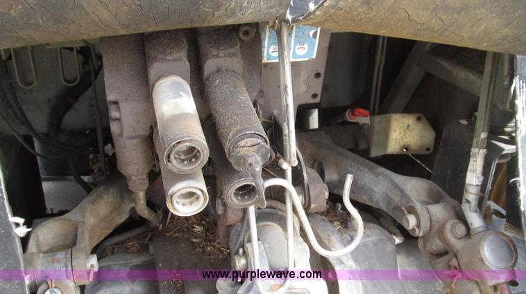 image for item G2315 1993 Massey-Ferguson 393 MFWD tractor