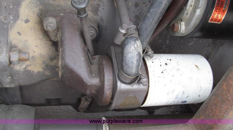 image for item G2315 1993 Massey-Ferguson 393 MFWD tractor