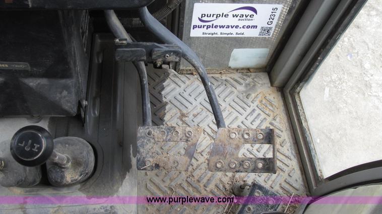 image for item G2315 1993 Massey-Ferguson 393 MFWD tractor