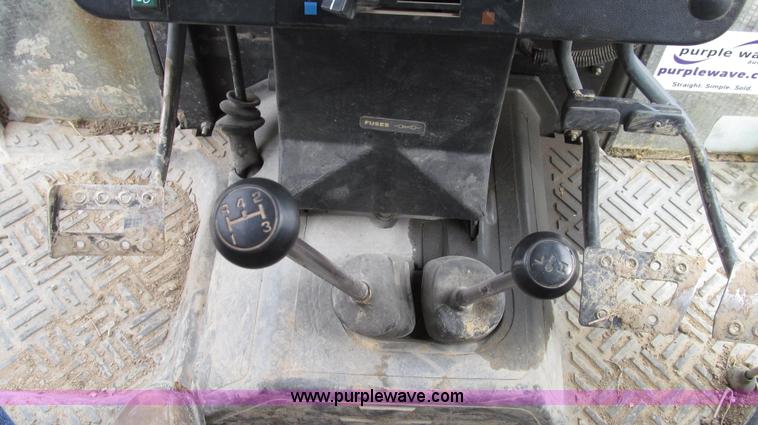 image for item G2315 1993 Massey-Ferguson 393 MFWD tractor