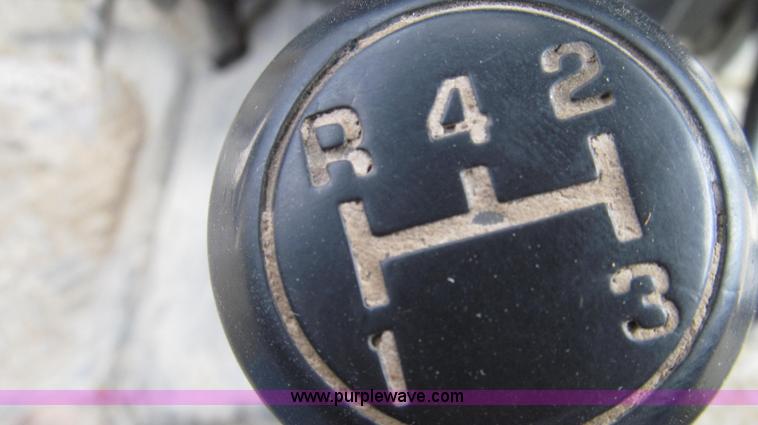 image for item G2315 1993 Massey-Ferguson 393 MFWD tractor