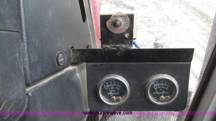 image for item G2315 1993 Massey-Ferguson 393 MFWD tractor