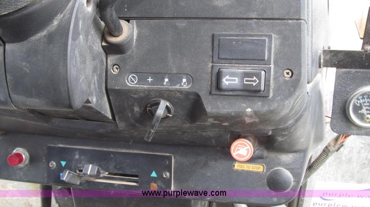 image for item G2315 1993 Massey-Ferguson 393 MFWD tractor