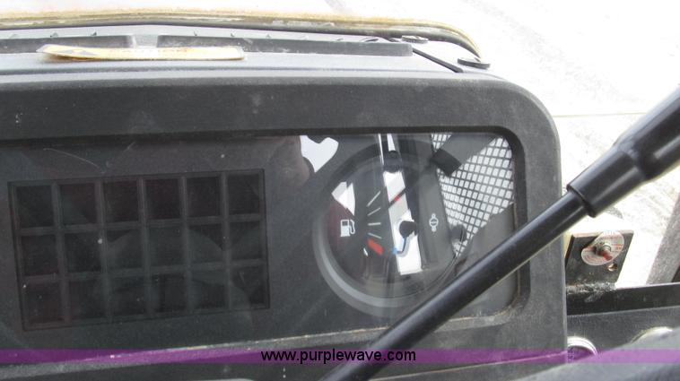 image for item G2315 1993 Massey-Ferguson 393 MFWD tractor