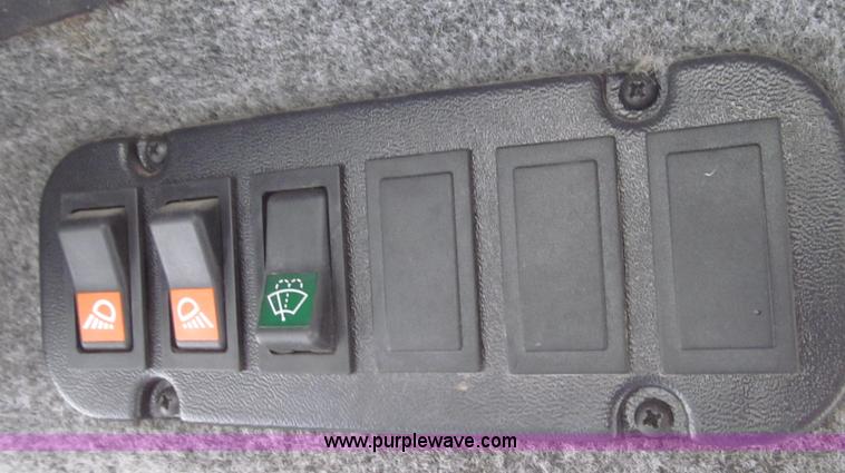 image for item G2315 1993 Massey-Ferguson 393 MFWD tractor