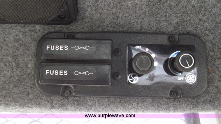 image for item G2315 1993 Massey-Ferguson 393 MFWD tractor