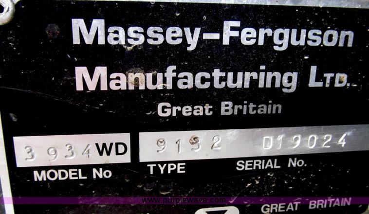 image for item G2315 1993 Massey-Ferguson 393 MFWD tractor