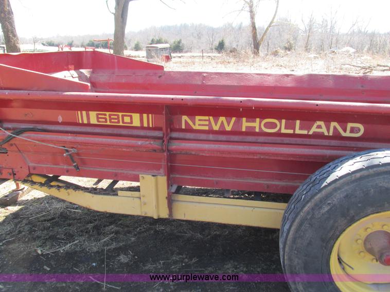 image for item G9340 New Holland 680 manure spreader