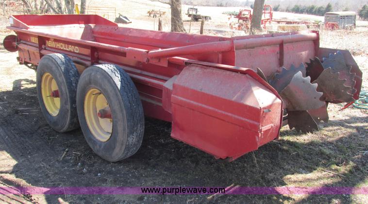 image for item G9340 New Holland 680 manure spreader