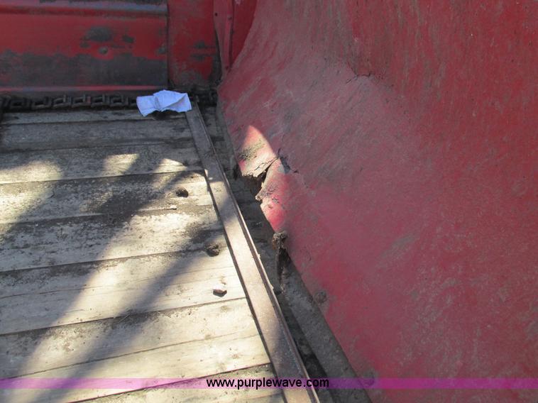 image for item G9340 New Holland 680 manure spreader