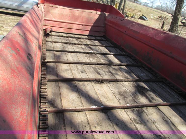 image for item G9340 New Holland 680 manure spreader