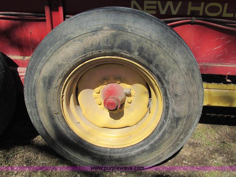 image for item G9340 New Holland 680 manure spreader