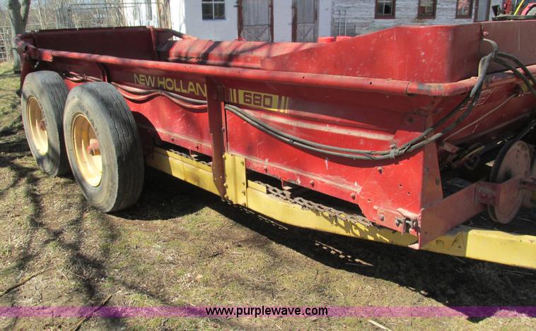image for item G9340 New Holland 680 manure spreader