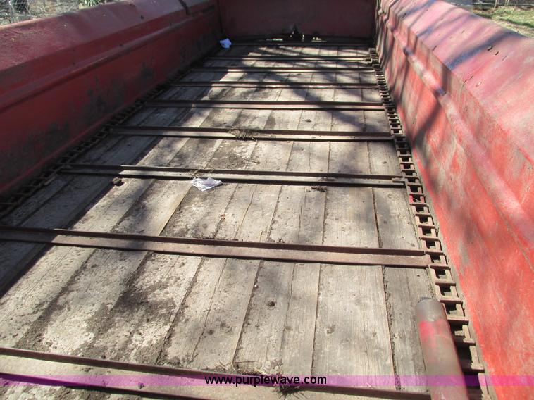 image for item G9340 New Holland 680 manure spreader