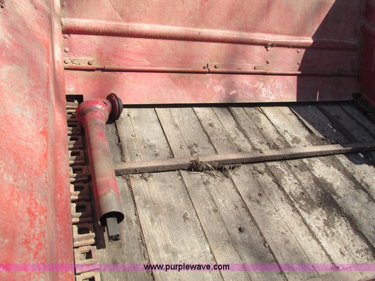 image for item G9340 New Holland 680 manure spreader