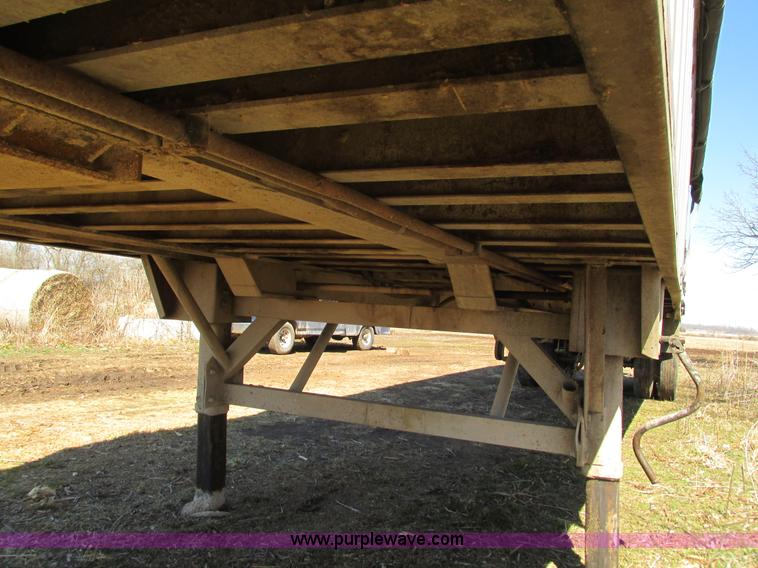 image for item G9341 1997 Spectec AW4510096 live bottom trailer