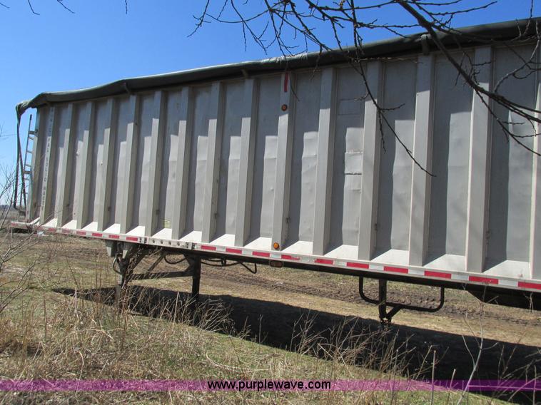 image for item G9341 1997 Spectec AW4510096 live bottom trailer