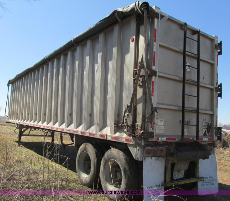 image for item G9341 1997 Spectec AW4510096 live bottom trailer