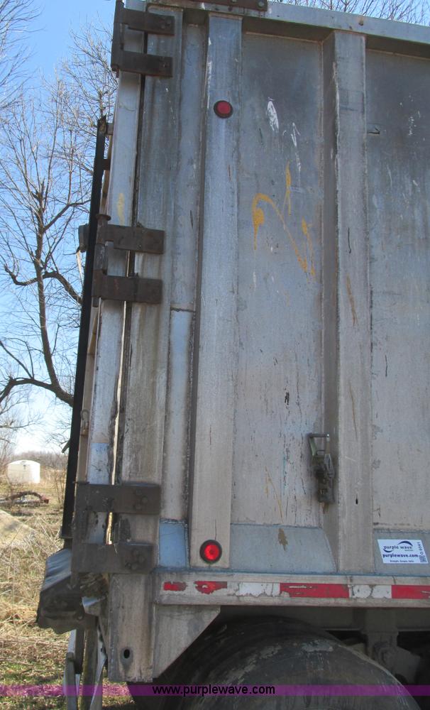 image for item G9341 1997 Spectec AW4510096 live bottom trailer