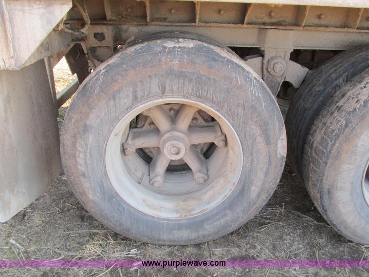 image for item G9341 1997 Spectec AW4510096 live bottom trailer