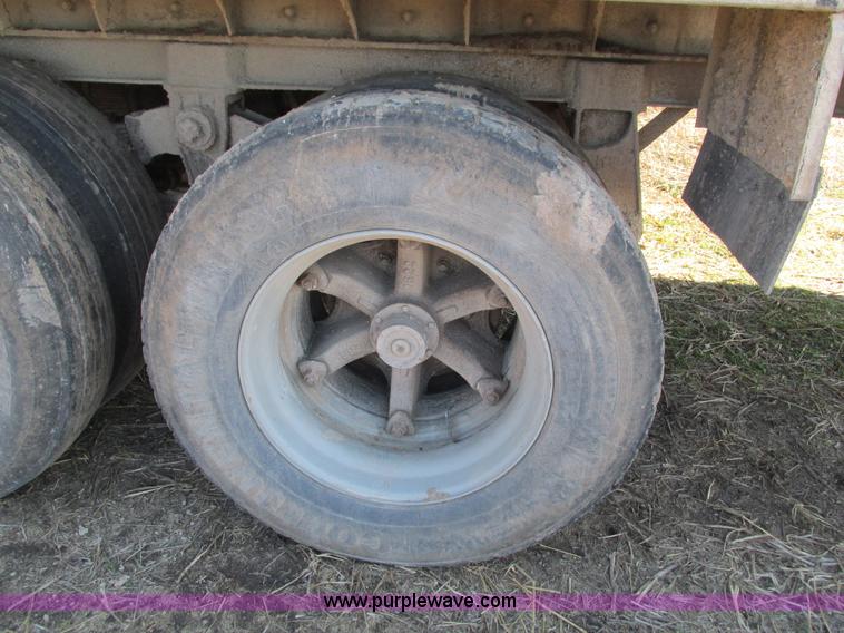 image for item G9341 1997 Spectec AW4510096 live bottom trailer