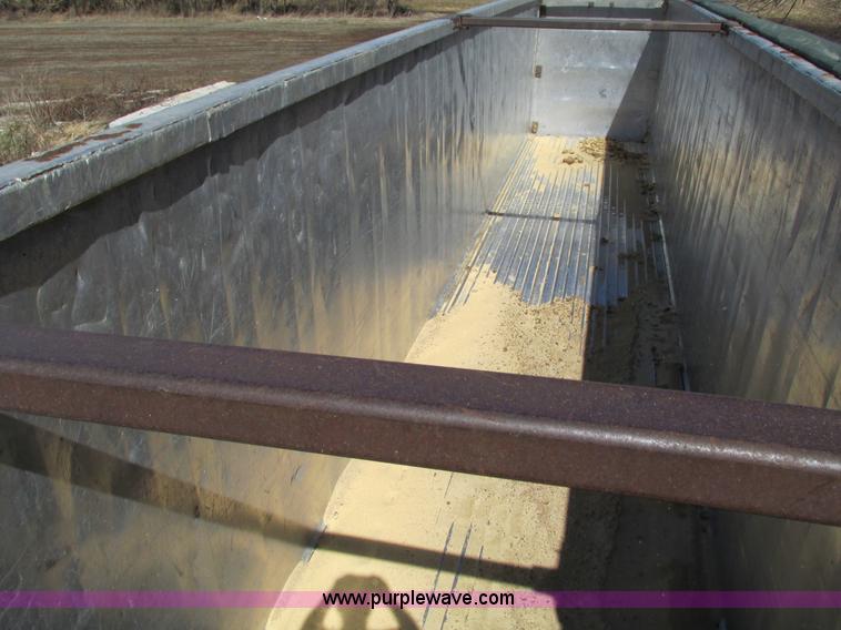 image for item G9341 1997 Spectec AW4510096 live bottom trailer