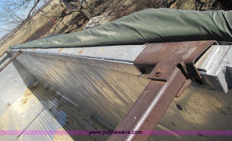 image for item G9341 1997 Spectec AW4510096 live bottom trailer