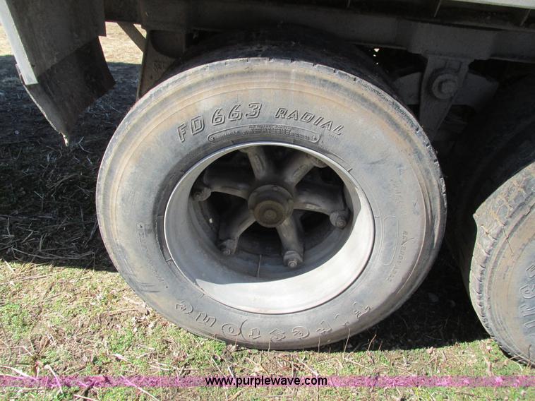 image for item G9341 1997 Spectec AW4510096 live bottom trailer