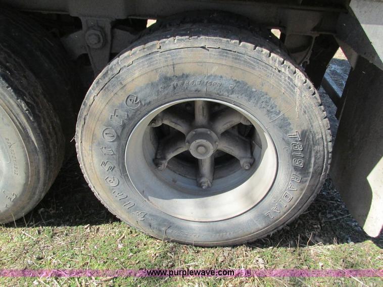 image for item G9341 1997 Spectec AW4510096 live bottom trailer