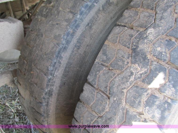 image for item G9341 1997 Spectec AW4510096 live bottom trailer