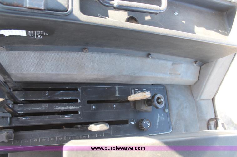 image for item H1406 1989 Deutz Allis 9170 MFWD tractor