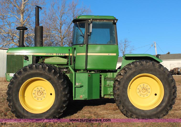 image for item H1420 1981 John Deere 8640 4WD tractor