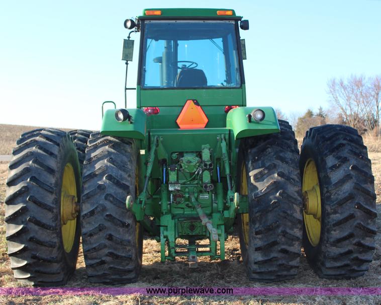 image for item H1420 1981 John Deere 8640 4WD tractor