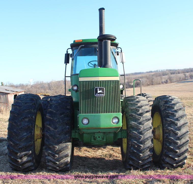 image for item H1420 1981 John Deere 8640 4WD tractor