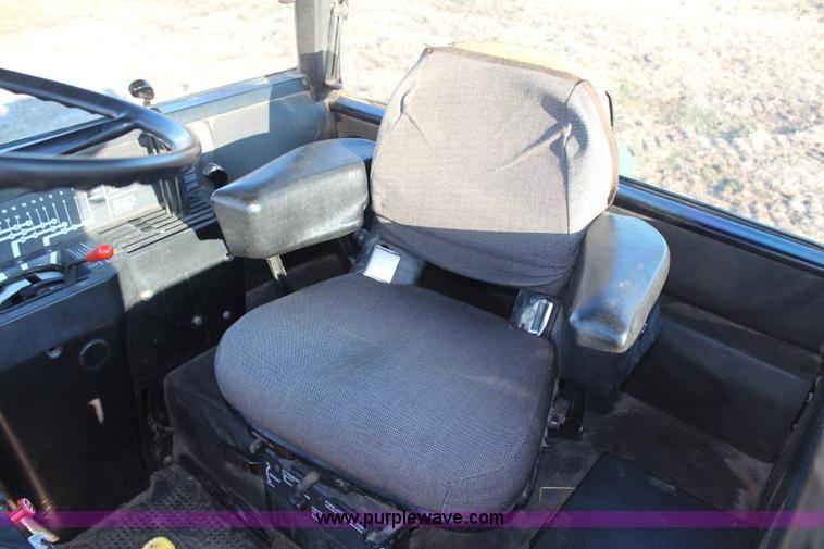 image for item H1420 1981 John Deere 8640 4WD tractor