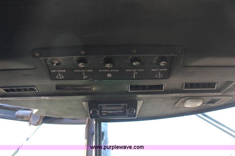 image for item H1420 1981 John Deere 8640 4WD tractor