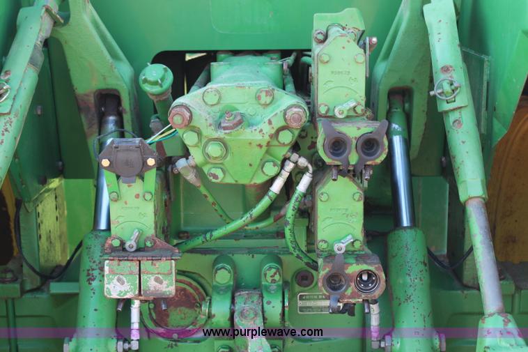 image for item H1420 1981 John Deere 8640 4WD tractor