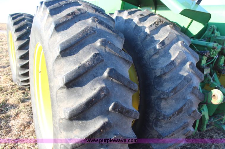 image for item H1420 1981 John Deere 8640 4WD tractor