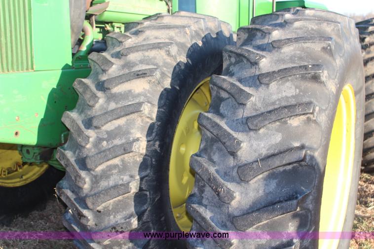 image for item H1420 1981 John Deere 8640 4WD tractor
