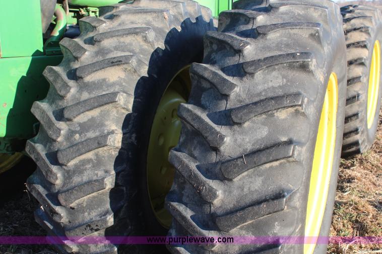 image for item H1420 1981 John Deere 8640 4WD tractor