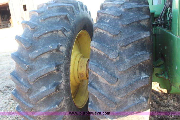 image for item H1420 1981 John Deere 8640 4WD tractor