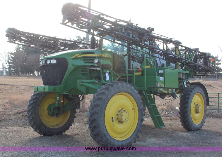 image for item H1426 2006 John Deere 4720 self-propelled sprayer