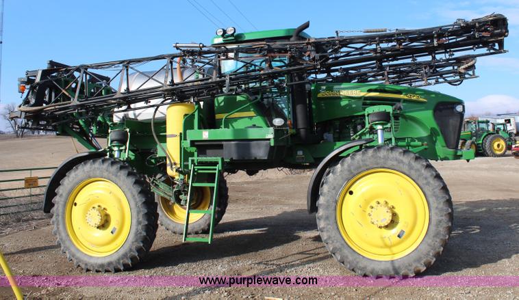 image for item H1426 2006 John Deere 4720 self-propelled sprayer