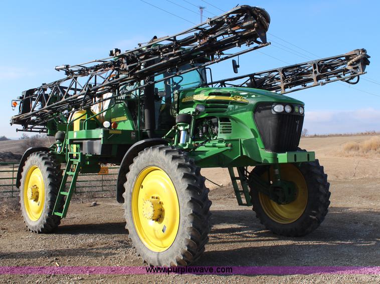 image for item H1426 2006 John Deere 4720 self-propelled sprayer