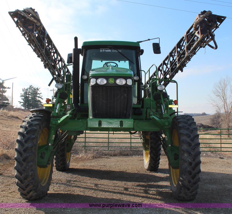 image for item H1426 2006 John Deere 4720 self-propelled sprayer