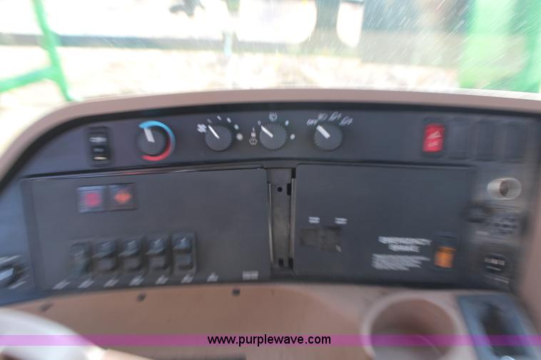 image for item H1426 2006 John Deere 4720 self-propelled sprayer