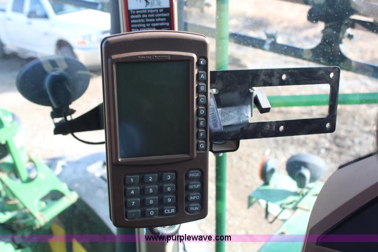 image for item H1426 2006 John Deere 4720 self-propelled sprayer