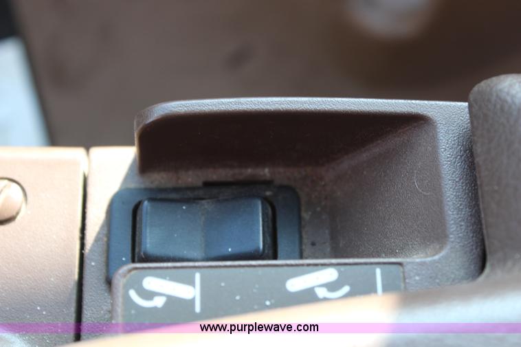 image for item H1426 2006 John Deere 4720 self-propelled sprayer