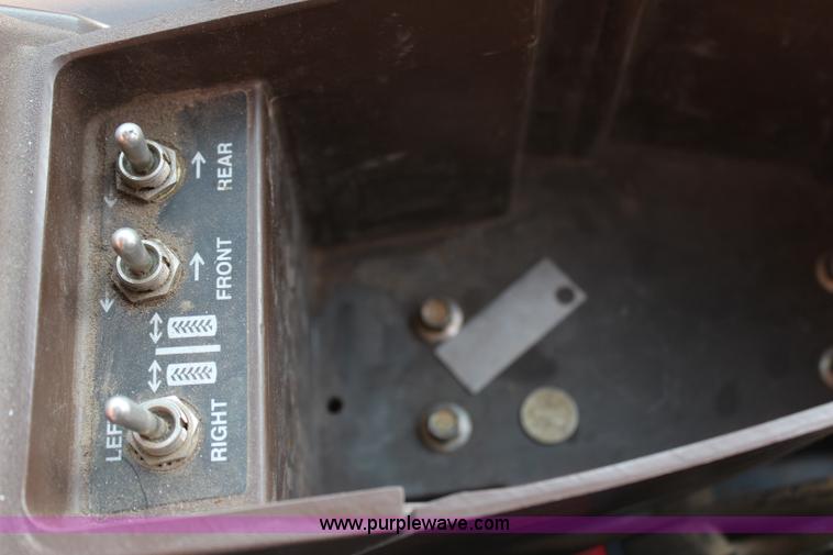 image for item H1426 2006 John Deere 4720 self-propelled sprayer